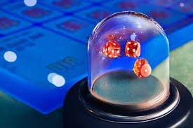 Antarmuka aplikasi mobile bomslot dengan meja poker live di layar ponsel